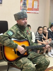 В преддверии праздника День Победы в ГБУ ДО КСШ (к) прошел урок мужества с представителем казачьего батальона «Терек».
